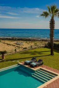 Spectacular villa with pool in front of the sea! - Image 4