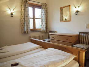 Comfortable, fully furnished apartment with mountain views for 4 people - Image 4