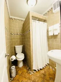 Stylish Loft with Parking Near NYC + Hospital - Image 4