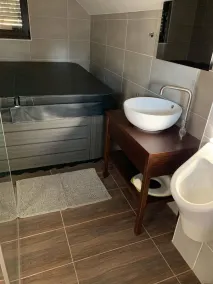 Vacation house for 8-10 persons, with hot tub and jacuzzi. - Image 3