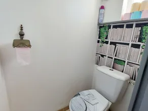 Maison avec jardin, 4 chambres, proche Laval, idéale pour familles et séjours professionnels - Image 2