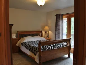 Hubbard Lake Waterfront Property 4 Bed / 4 Bath - 4400 sq ft - Image 5