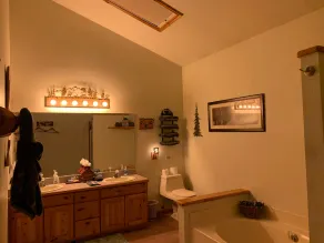 BLUEBEARY PINES-PERFECT ESCAPE-PRIVATE HOT TUB/3br/2.5ba/WALK TO SKI SHUTTLES! - Image 3