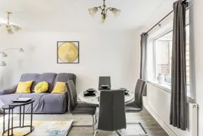 3 Bed House - Sleeps 5 - Parking - Garden - Wifi - Image 4