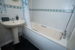2 Bed House for Pleasure, office work, free parking, near Elizabeth underground - Image 3