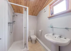 Spacious and comfortable lodge with contemporary styling. - Image 2
