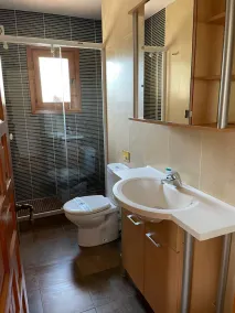3 seng 2 bad familie villa, tæt på strand, WIFI og air con - Image 4