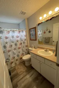 Lovely 2 bedroom on lake between 2 beaches! - Image 5