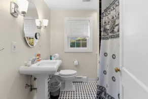 Falmouth Spacious Family Home with fireplace - Image 2