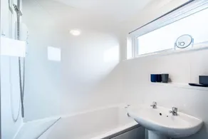 Balloch House  3 Bed in Shotts Close to Motorway - Image 2