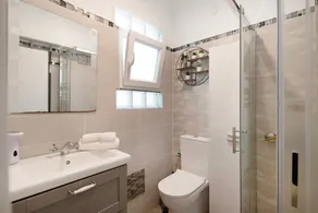 Casa de férias 'Piso Leon Y Castillo' com terraço partilhado e acesso Wi-Fi - Image 3