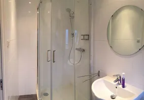 Spacieuse maison de luxe très joliment meublée de 110m2 sans frais de nettoyage - Image 4