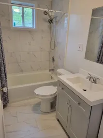 3 bedroom home steps away from beach/lake - Image 2