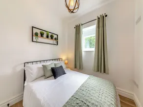 2 bedroom accommodation in Durham - Image 5
