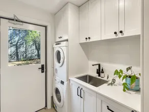 Quiet Retreat with Large Garden and Parking - Image 2