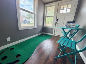Cozy, 2-bedroom vacation home. 1 mile to DT: Hot Tub, 86\" TV, Golf & Fenced Yard - Image 2
