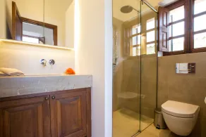 Luksuriøs historisk villa beliggende i over en hektar have + privat opvarmet pool - Image 5