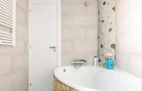 Beach Apartment Stunning See Views - Image 3
