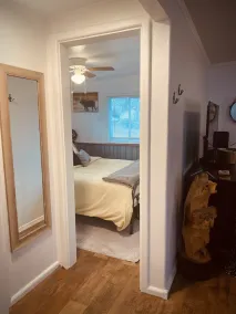 Little Bear Cottage-3 blocks from the lake! - Image 5