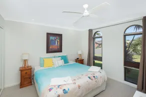 Spacious. Tropical. Waterfront. - Image 4