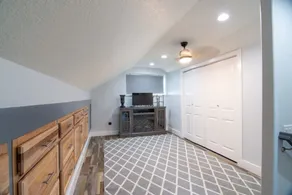 Private Family Home with Gorgeous Yard - Image 2