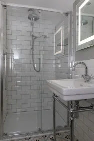 Romantic Farmhouse Apartment nr Bath and Bristol with hot tub - Image 2