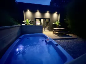 Sunridge Cube 1 with Hot Tub & Giant Home Cinema - Image 5