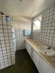 House with swimming pool - Image 3