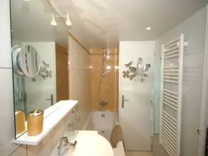 Apartment with south facing balcony - Image 5