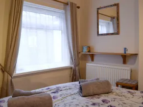 3 bedroom accommodation in Abergavenny - Image 4