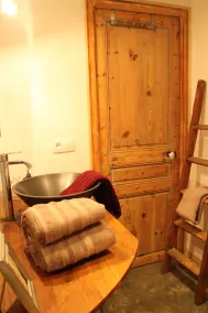 Altes Bauernhaus mitten in der Natur - Image 3