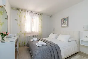 Apartment Vita with Terrace and Garden View - Image 5