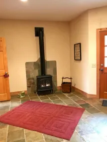 MANCHESTER HOME - BREATHTAKING VIEWS! LOCATION! GOLF! SKIING! SHOPPING! HOT TUB! - Image 2