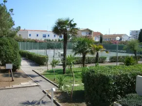 T 2 47 m2 apartment overlooking the harbor in residence with pool and tennis - Image 2