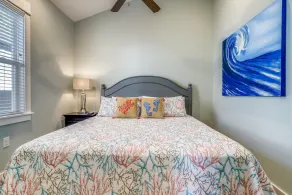 Oceanside: Modern home with Stunning Decor! Pets ok! - Image 5