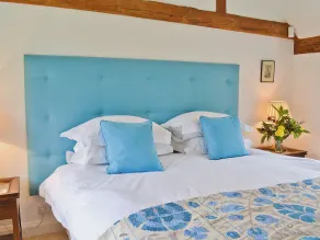 4 bedroom accommodation in Hildenborough, near Tonbridge - Image 3