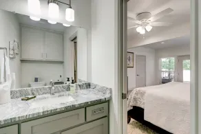 Kingwood Cottage - 10 mins from IAH - Lake Front - Image 3