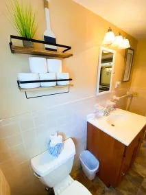3 BR, 1.5 Bath, OD shower - 4 Min. Dr To Beaches & 8 Min. to Island Queen Ferry! - Image 4