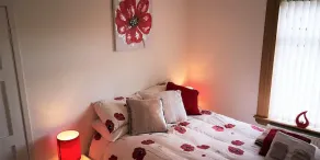 Bright, spacious centrally-located 3-bedroomed house with ample free parking. - Image 5