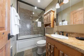 Condo de luxe au bord du lac pour une détente complète - Image 5