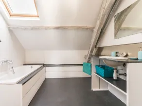 Charming House with Scenic Valley Views, Near Erdre River, Sleeps 8, Pet-Friendly - Image 3