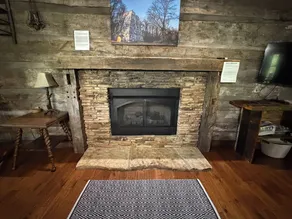 Twin Oaks Antique Cabin by Garden of the Gods in the Shawnee National Forest - Image 2