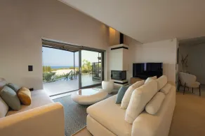 Luxury Villa with Private Swimming Pool & Sea View - Image 4