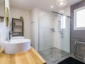 Sunny Modern Home with Large Terrace, Near Greenway and Village Shops - Image 3