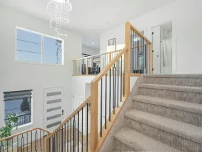 Beautiful 4 bedroom home 5 minutes away from the movie theatre. - Image 5
