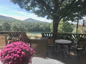 Lake Escape to an Elegant 4 Br Home 3 bath Home - Image 5