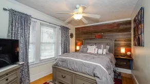 Cozy- Quaint Downtown Delight! - Image 5