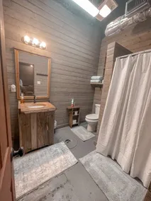 Nicole’s Clean Cozy HouseBoat - Image 3