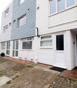 One bed apartment near beach - Image 5