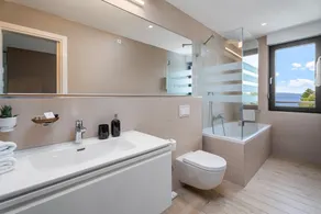 Luxury, seafront Villa Petra with heated pool only 50m from beach - Image 4